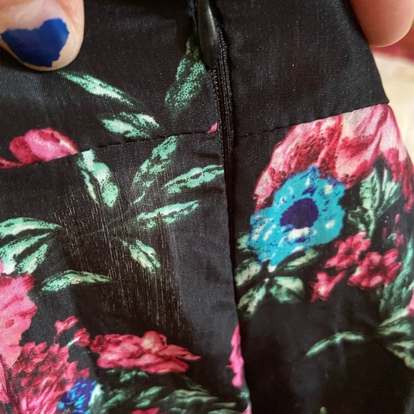 Adorable High Waist Band Black Floral Pleated Mini - Picture 4 of 5